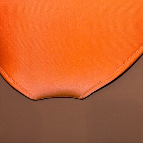 TRIANGL - Peach Bikini Scuba Bottom size Small - Picture 9 of 9